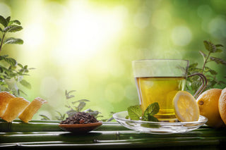 I benefici del tè caldo in estate